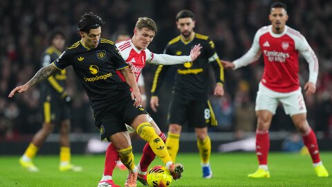 Simone Inzaghi celebrating with his Inter Milan players after beating Barcelona.